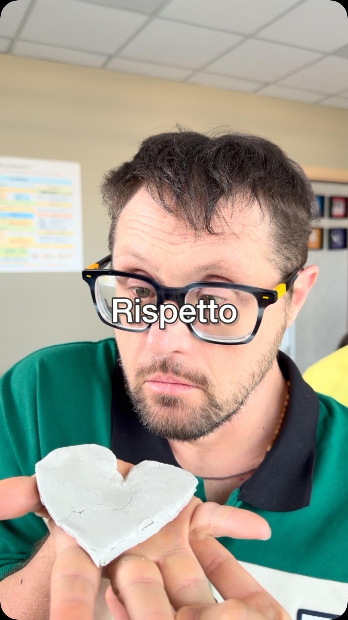 Di cosa ha davvero bisogno una persona quando il suo comportamento ci sembra difficile da capire?
A volte vediamo solo la rabbia.
Altre volte il silenzio, la paura o la chiusura.
Ma ogni emozione racconta qualcosa. E ogni comportamento può nascondere un bisogno.
Con il nostro Laboratorio delle Emozioni abbiamo scelto di fermarci un momento, osservare con occhi diversi e trasformare ciò che spesso resta invisibile in qualcosa di concreto.
Perché l’empatia non significa avere tutte le risposte, ma imparare a farsi le domande giuste.
E forse la più importante è proprio questa:
“Di cosa hai davvero bisogno?” ❤️
#EducazioneEmotiva