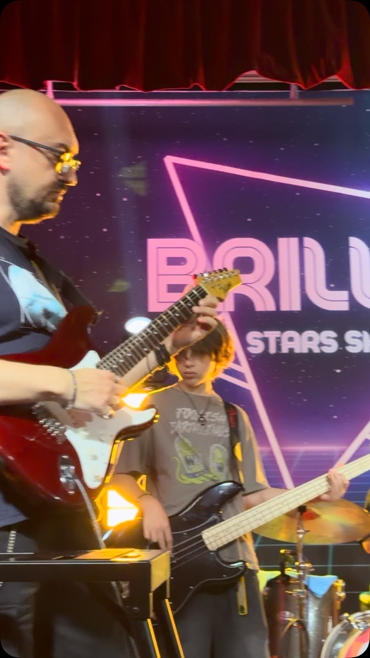 La nuova stagione è alle porte. ✨

Prima di ricominciare, però, ci prendiamo una piccola pausa per ricaricare le energie.

Guardando queste immagini ripensiamo a un anno straordinario: lezioni, prove, concerti, sorrisi e tanta musica condivisa. È grazie a voi se tutto questo è stato possibile. ❤️

A settembre si riparte con tante novità… e non vediamo l’ora di viverle insieme.

Nel frattempo, assicurati di bloccare il tuo posto: le iscrizioni sono già aperte e i posti sono limitati.

Buone vacanze da tutta la famiglia Brillar! ☀️🎶

#AccademiaBrillar #Brillar #ScuolaDiMusica #altamura
